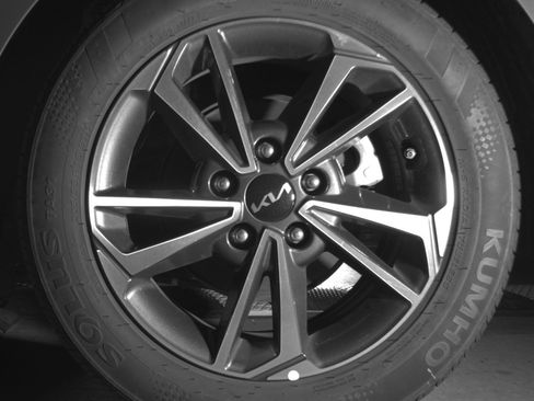 Used 2024 Kia Forte LXS image 14