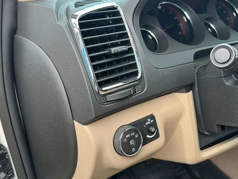 Used 2012 GMC Acadia SLT image 26