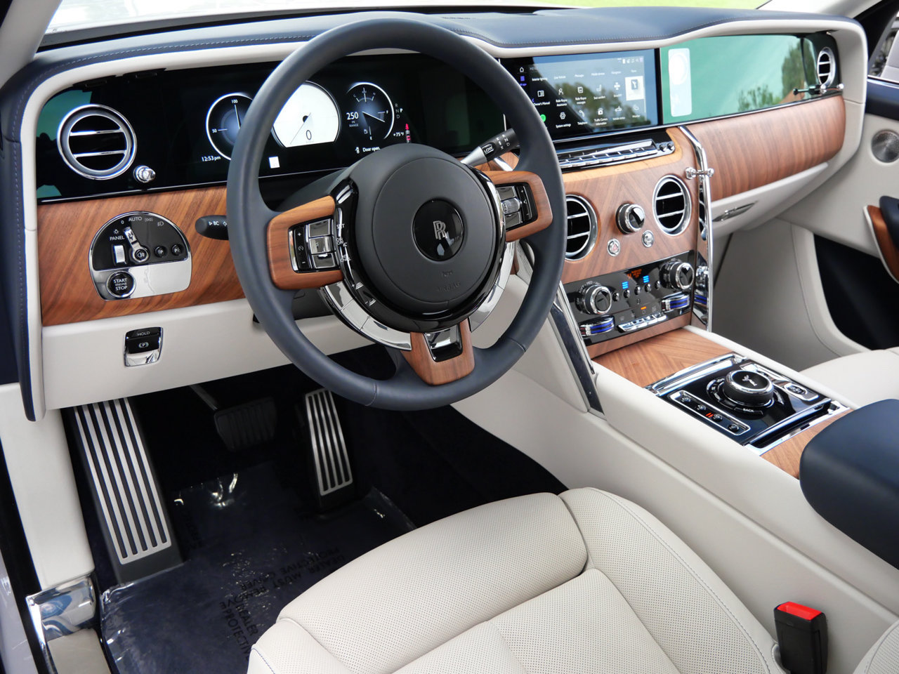 Used 2025 Rolls-Royce Cullinan AWD/4WD image 25