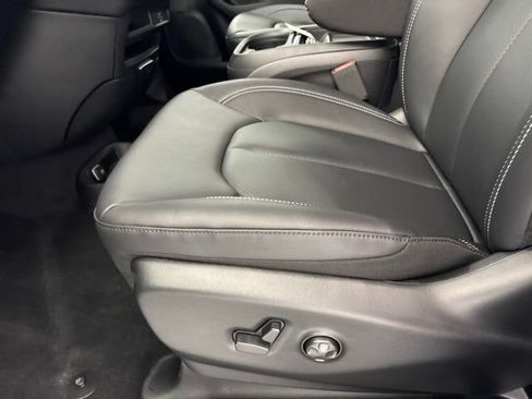 New 2027 Chrysler Pacifica Select AWD/4WD image 13