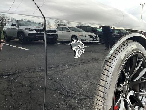 Used 2016 Dodge Challenger SRT Hellcat RWD image 7
