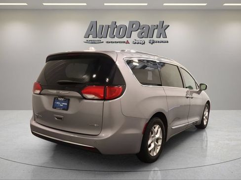 Used 2020 Chrysler Pacifica Limited FWD image 7