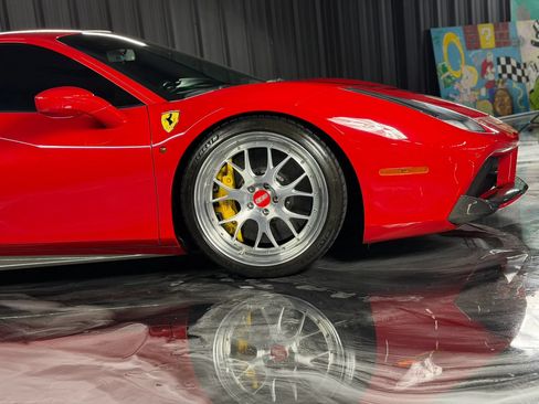 Used 2016 Ferrari 488 GTB RWD image 10