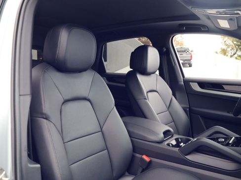New 2026 Porsche Cayenne AWD/4WD image 24