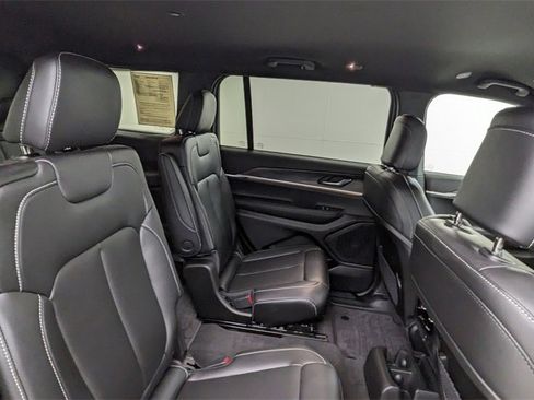 Used 2025 Jeep Grand Cherokee L Limited image 39