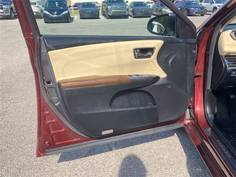Used 2017 Toyota Avalon Limited image 18