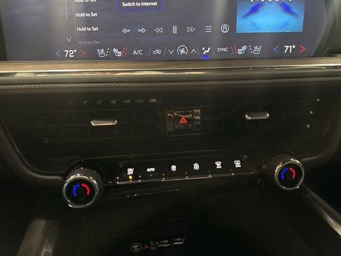 Used 2025 Chevrolet Suburban High Country image 10