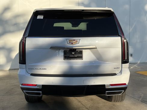 New 2026 Cadillac Escalade Luxury image 8