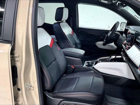 Used 2023 GMC Canyon AT4X image 10