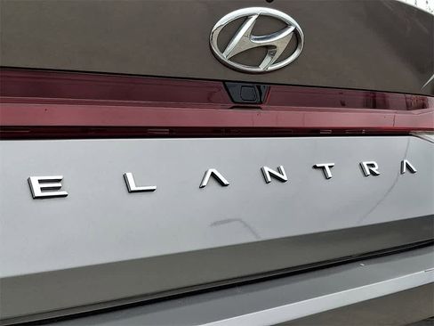 Used 2021 Hyundai Elantra SEL image 31