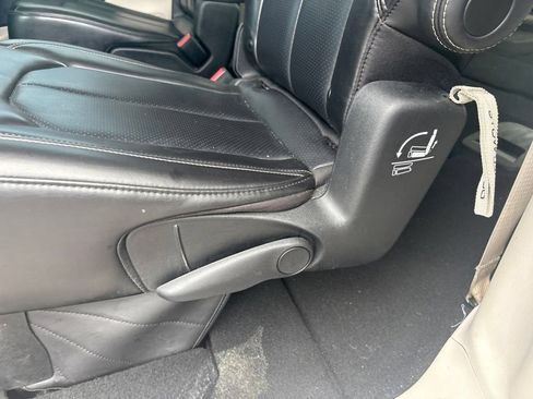 Used 2023 Chrysler Pacifica Touring-L FWD image 29