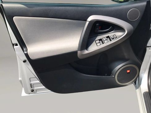 Used 2006 Toyota RAV4 Limited AWD/4WD image 12