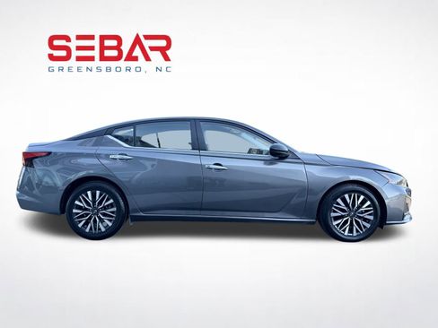 Used 2024 Nissan Altima 2.5 SV image 4