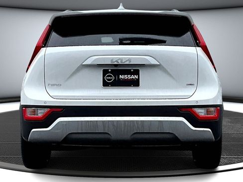 Used 2023 Kia Niro EX image 5