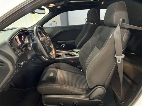 Used 2018 Dodge Challenger R/T image 11