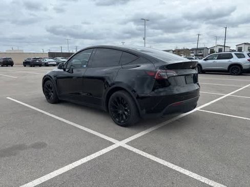 Used 2023 Tesla Model Y Long Range image 3