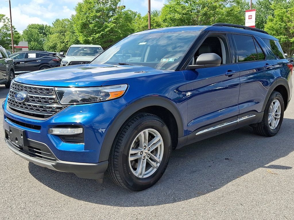 Used 2022 Ford Explorer XLT w/ Equipment Group 202A AWD/4WD image 5