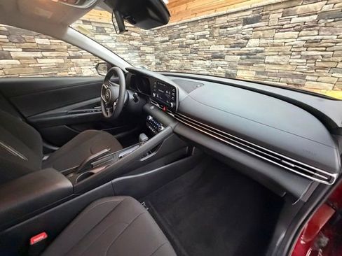 Used 2023 Hyundai Elantra SEL FWD image 11