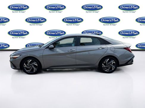 Used 2024 Hyundai Elantra Limited FWD image 4