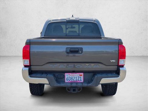 Used 2016 Toyota Tacoma SR5 w/ SR5 Appearance Package (SN) RWD image 7