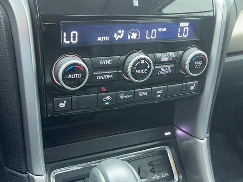 Used 2022 Subaru Ascent Limited w/ Technology Package image 32