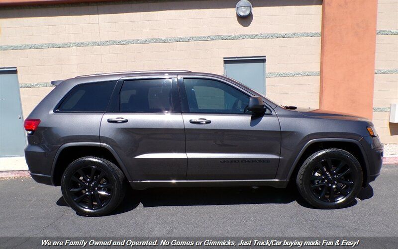 Used 2021 Jeep Grand Cherokee Laredo X AWD/4WD image 5