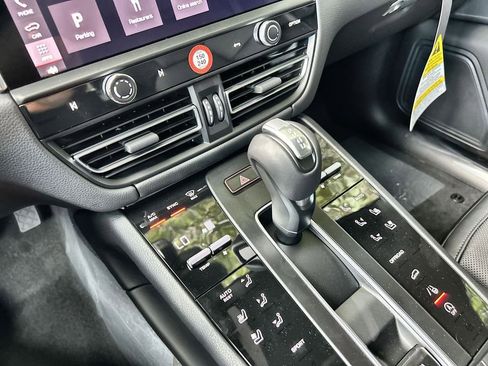 Certified 2026 Porsche Macan image 15