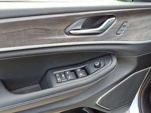 New 2026 Jeep Grand Cherokee Limited image 18