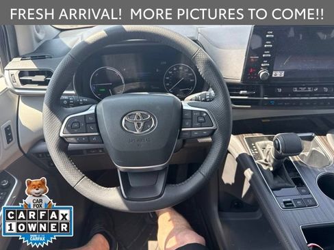 Used 2024 Toyota Sienna Limited AWD/4WD image 12