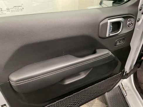 Used 2022 Jeep Wrangler Unlimited Sahara image 10