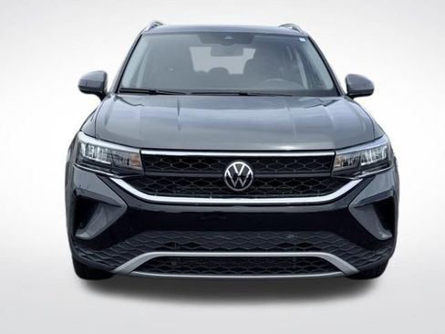 Used 2022 Volkswagen Taos SE w/ Panoramic Sunroof Package AWD/4WD image 2