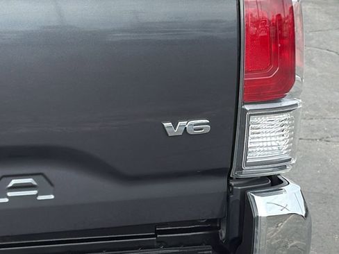 Certified 2022 Toyota Tacoma TRD Off-Road image 7