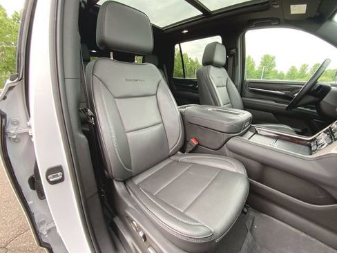 Used 2024 GMC Yukon Denali AWD/4WD image 29