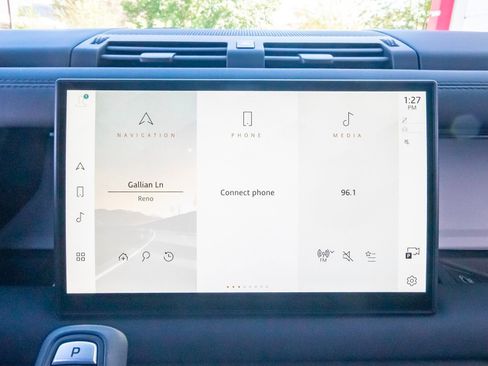 Used 2025 Land Rover Defender 90 S image 18