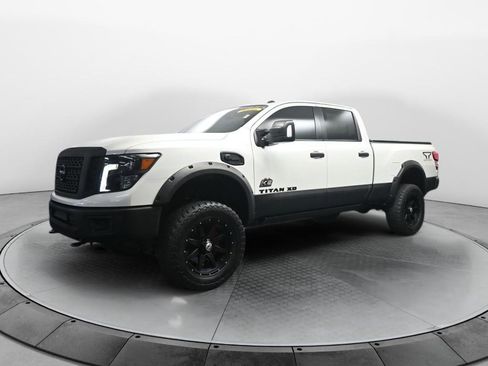 Used 2019 Nissan Titan SV w/ SV Convenience Package image 1