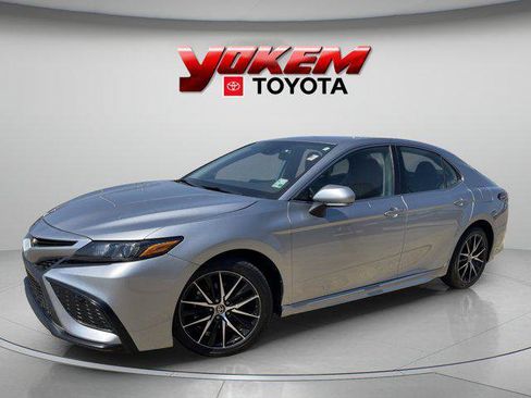 Certified 2024 Toyota Camry SE FWD image 1