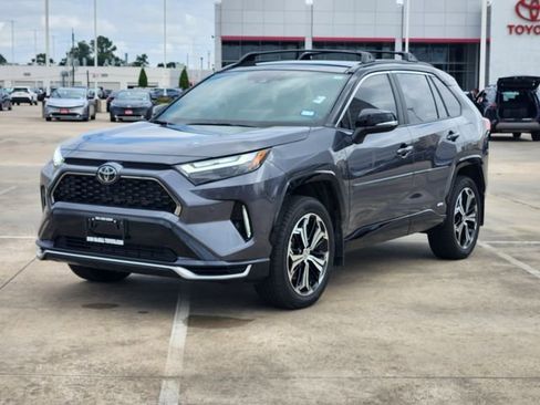 Used 2025 Toyota RAV4 XSE w/ Premium Package AWD/4WD image 3