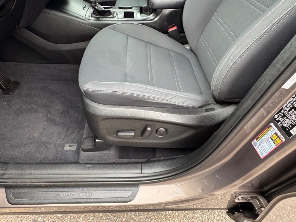 Used 2019 Kia Sorento S AWD/4WD image 17