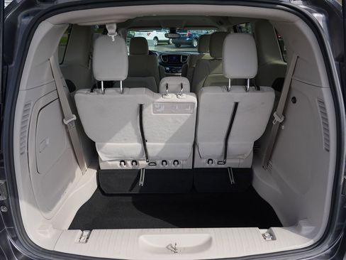 Used 2017 Chrysler Pacifica Touring Plus FWD image 26