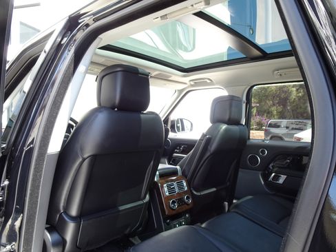 Used 2020 Land Rover Range Rover HSE image 15