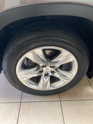 Used 2014 Toyota Highlander Limited AWD/4WD image 25