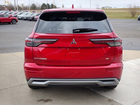 New 2025 Mitsubishi Outlander SE image 16
