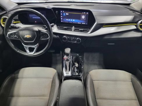 Used 2024 Chevrolet Trax LT w/ Driver Confidence Package FWD image 18