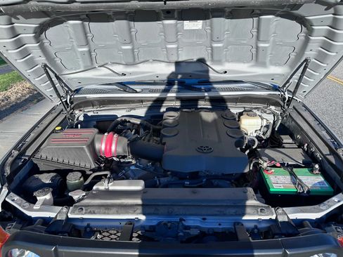 Used 2013 Toyota FJ Cruiser 4WD image 12