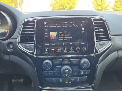 Used 2019 Jeep Grand Cherokee Altitude RWD image 26