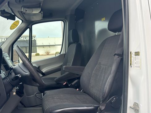 Used 2014 Mercedes-Benz Sprinter 2500 image 15
