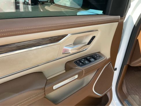 Used 2019 RAM 1500 Laramie AWD/4WD image 11