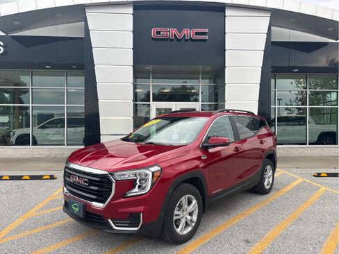 Certified 2023 GMC Terrain SLE w/ Driver Convenience Package AWD/4WD image 1