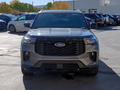 Used 2025 Ford Explorer ST-Line w/ ST-Line Street Pack image 11