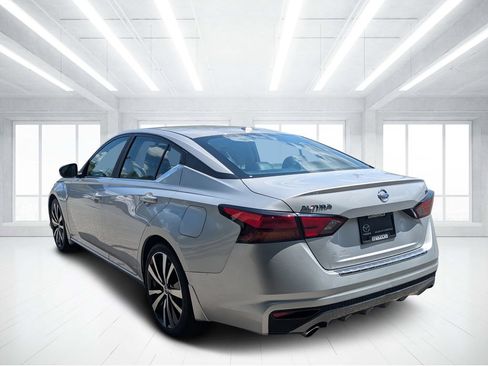 Used 2019 Nissan Altima 2.5 SR w/ SR Premium Package FWD image 5